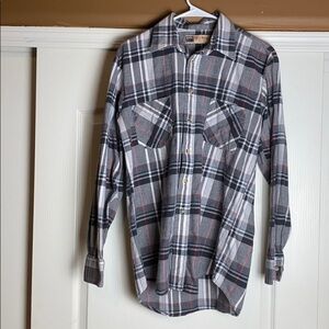 VTG GREY & WHITE PLAID BASIC FLANNEL BUTTON DOWN LONG SLEEVE